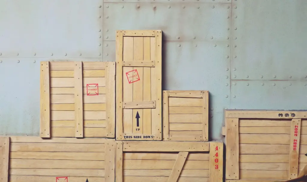 Différents types de caisses en bois utilisables pour le transport d'œuvres d'art