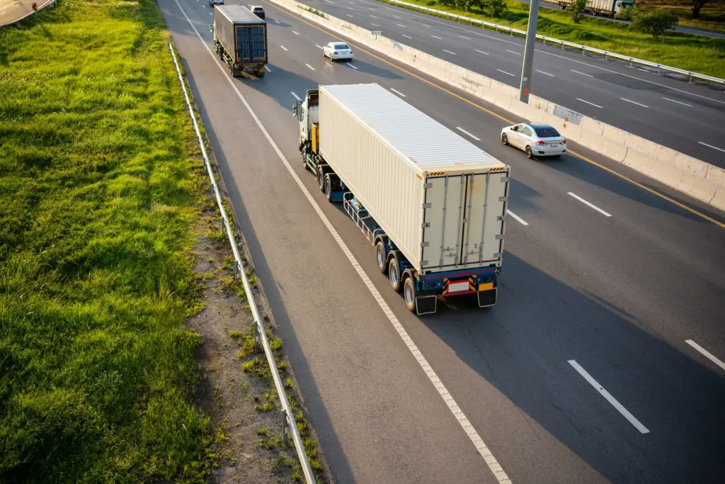 Camion Transports Rivals sur la route Toulouse Marseille, liaison Occitanie PACA